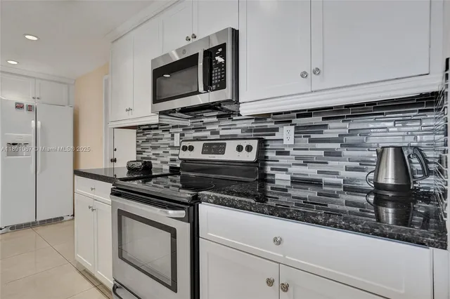 $2,700 | 1833 South Ocean Drive, Unit 906, Hallandale Beach, FL 33009