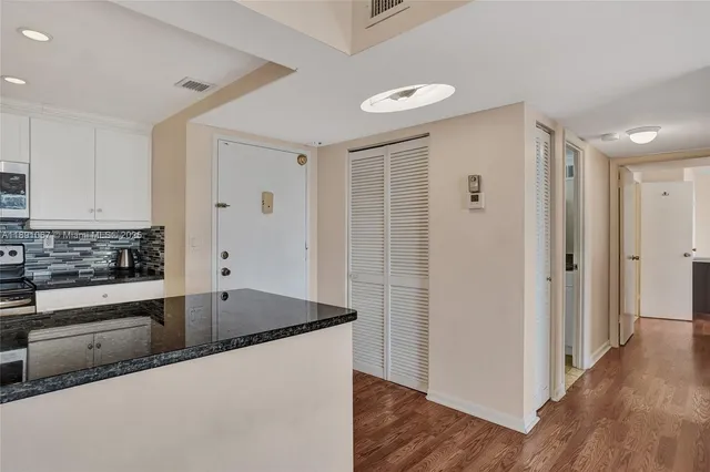 $2,700 | 1833 South Ocean Drive, Unit 906, Hallandale Beach, FL 33009