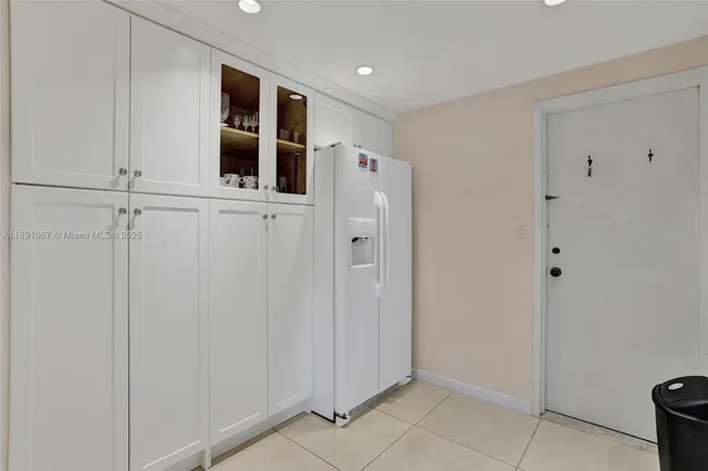 $2,700 | 1833 South Ocean Drive, Unit 906, Hallandale Beach, FL 33009