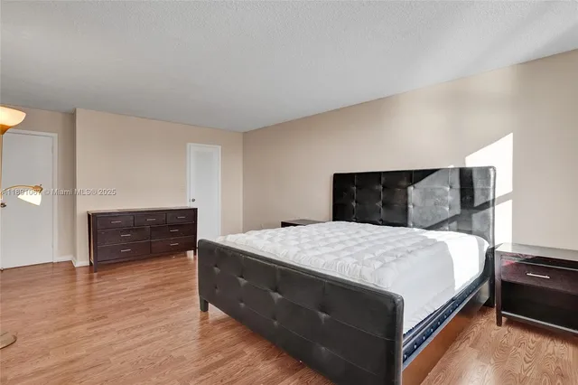 $2,700 | 1833 South Ocean Drive, Unit 906, Hallandale Beach, FL 33009