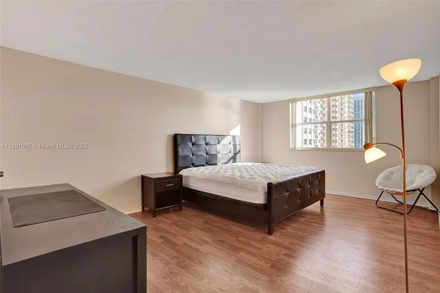 $2,700 | 1833 South Ocean Drive, Unit 906, Hallandale Beach, FL 33009