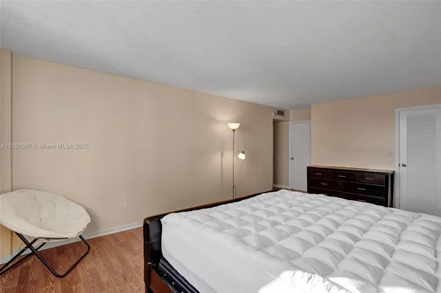 $2,700 | 1833 South Ocean Drive, Unit 906, Hallandale Beach, FL 33009