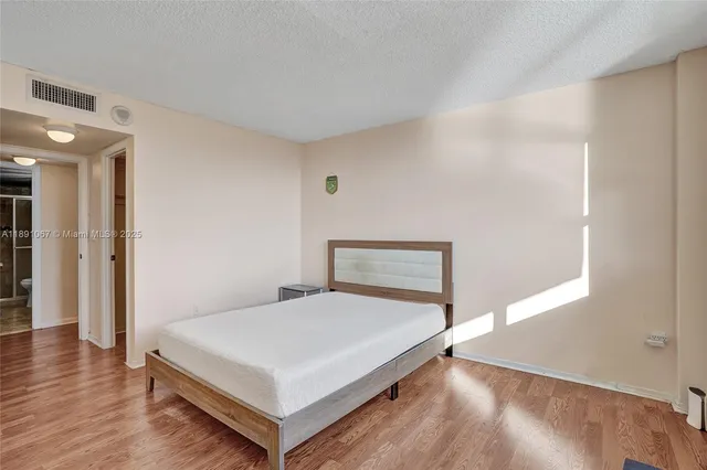 $2,700 | 1833 South Ocean Drive, Unit 906, Hallandale Beach, FL 33009