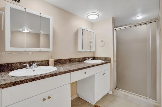 $2,700 | 1833 South Ocean Drive, Unit 906, Hallandale Beach, FL 33009