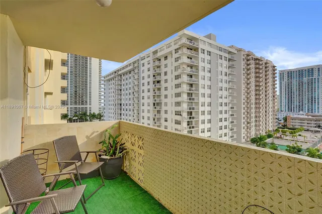 $2,700 | 1833 South Ocean Drive, Unit 906, Hallandale Beach, FL 33009