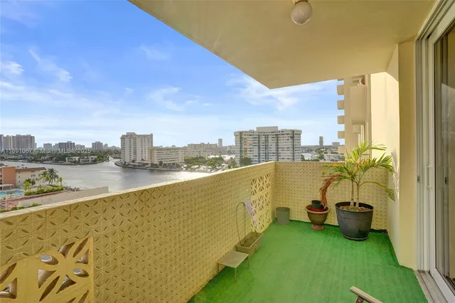 $2,700 | 1833 South Ocean Drive, Unit 906, Hallandale Beach, FL 33009