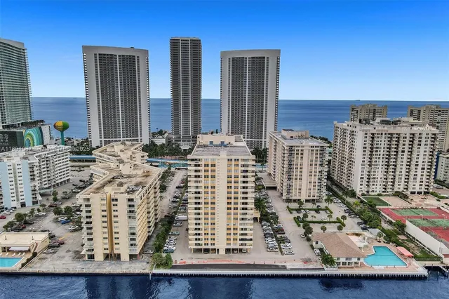 $2,700 | 1833 South Ocean Drive, Unit 906, Hallandale Beach, FL 33009