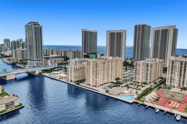 $2,700 | 1833 South Ocean Drive, Unit 906, Hallandale Beach, FL 33009