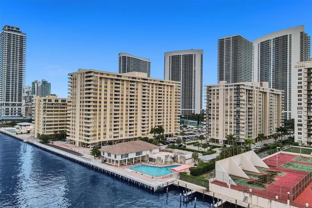 $2,700 | 1833 South Ocean Drive, Unit 906, Hallandale Beach, FL 33009