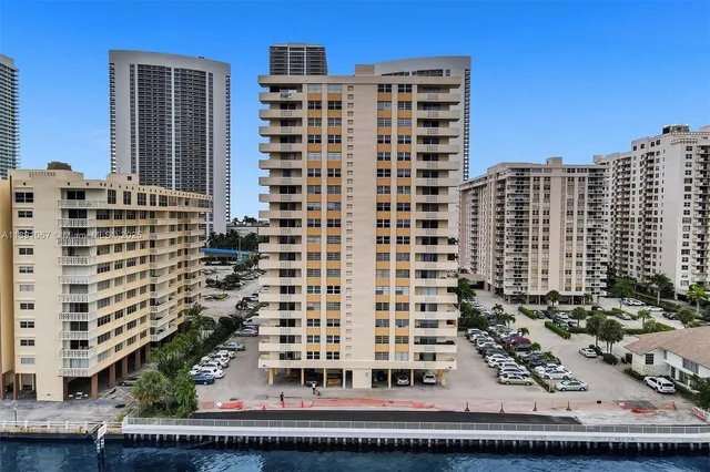 $2,700 | 1833 South Ocean Drive, Unit 906, Hallandale Beach, FL 33009
