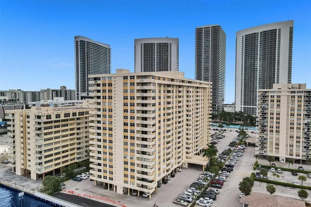 $2,700 | 1833 South Ocean Drive, Unit 906, Hallandale Beach, FL 33009
