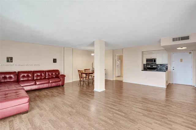 $2,700 | 1833 South Ocean Drive, Unit 906, Hallandale Beach, FL 33009