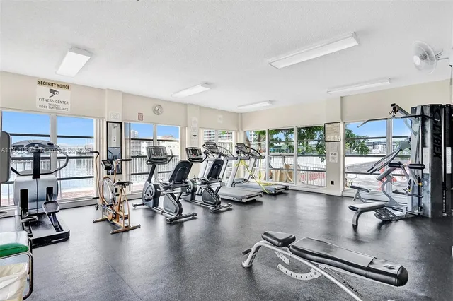 $2,700 | 1833 South Ocean Drive, Unit 906, Hallandale Beach, FL 33009