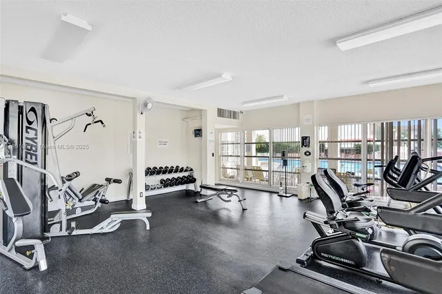 $2,700 | 1833 South Ocean Drive, Unit 906, Hallandale Beach, FL 33009