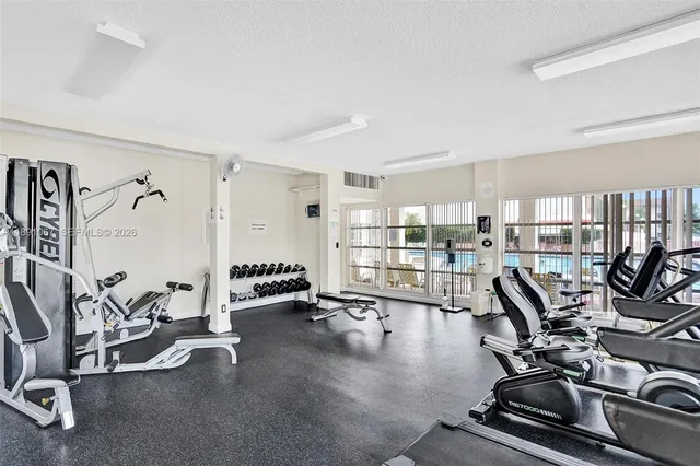 $2,700 | 1833 South Ocean Drive, Unit 906, Hallandale Beach, FL 33009