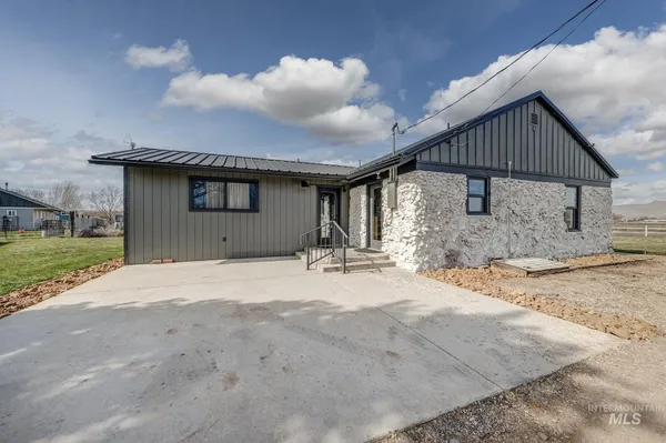 $469,000 | 1009 County Road 70, Weiser, ID 83672
