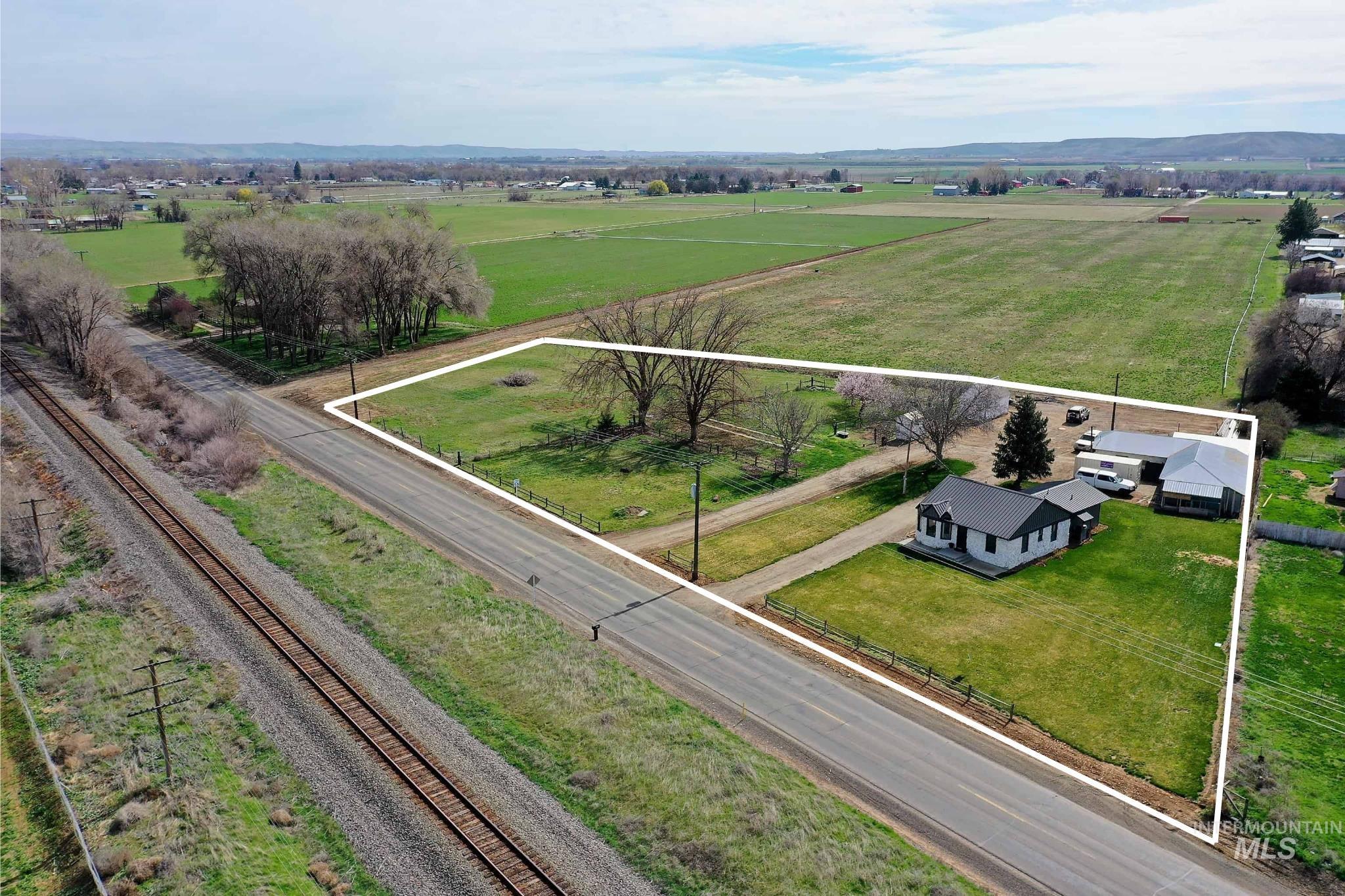 1009 County Road 70 Weiser, ID 83672 - Photo 2 of 48 Aerial view of sparsely populated area with mountains