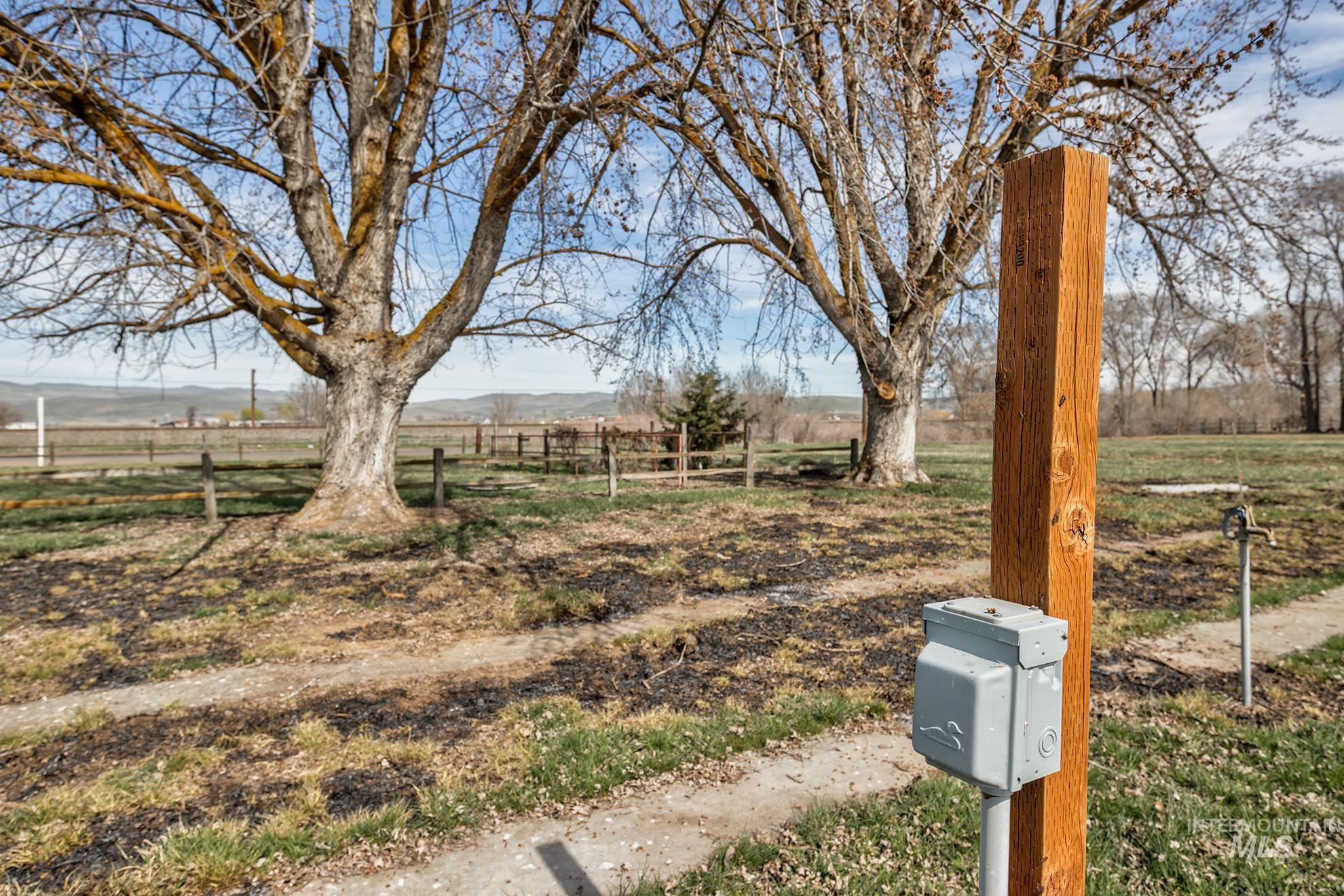 1009 County Road 70 Weiser, ID 83672 - Photo 23 of 48 View of yard featuring a view of countryside