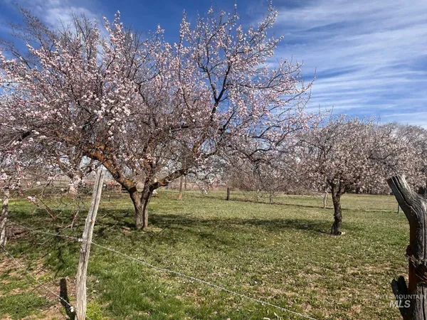 $469,000 | 1009 County Road 70, Weiser, ID 83672