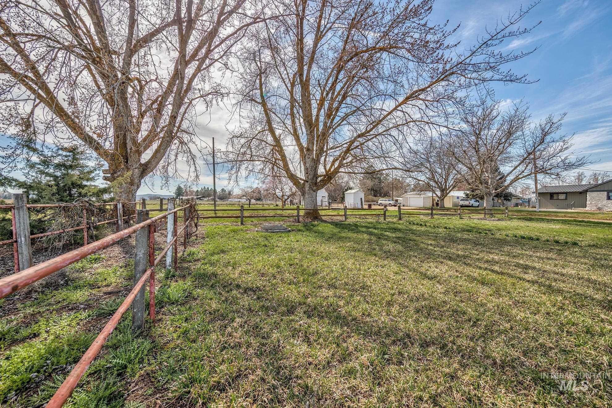 1009 County Road 70 Weiser, ID 83672 - Photo 29 of 48 View of fenced backyard