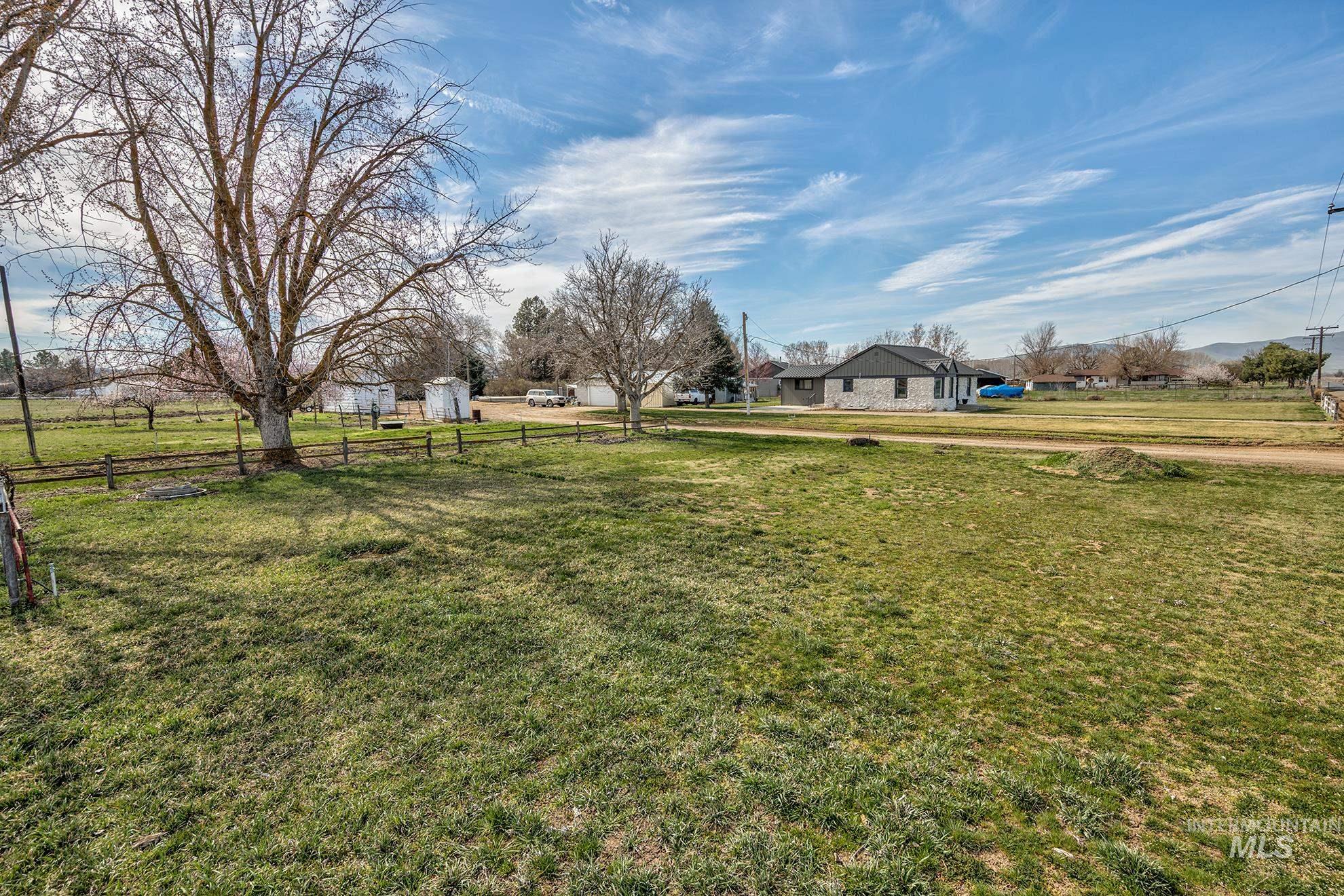 1009 County Road 70 Weiser, ID 83672 - Photo 30 of 48 View of yard