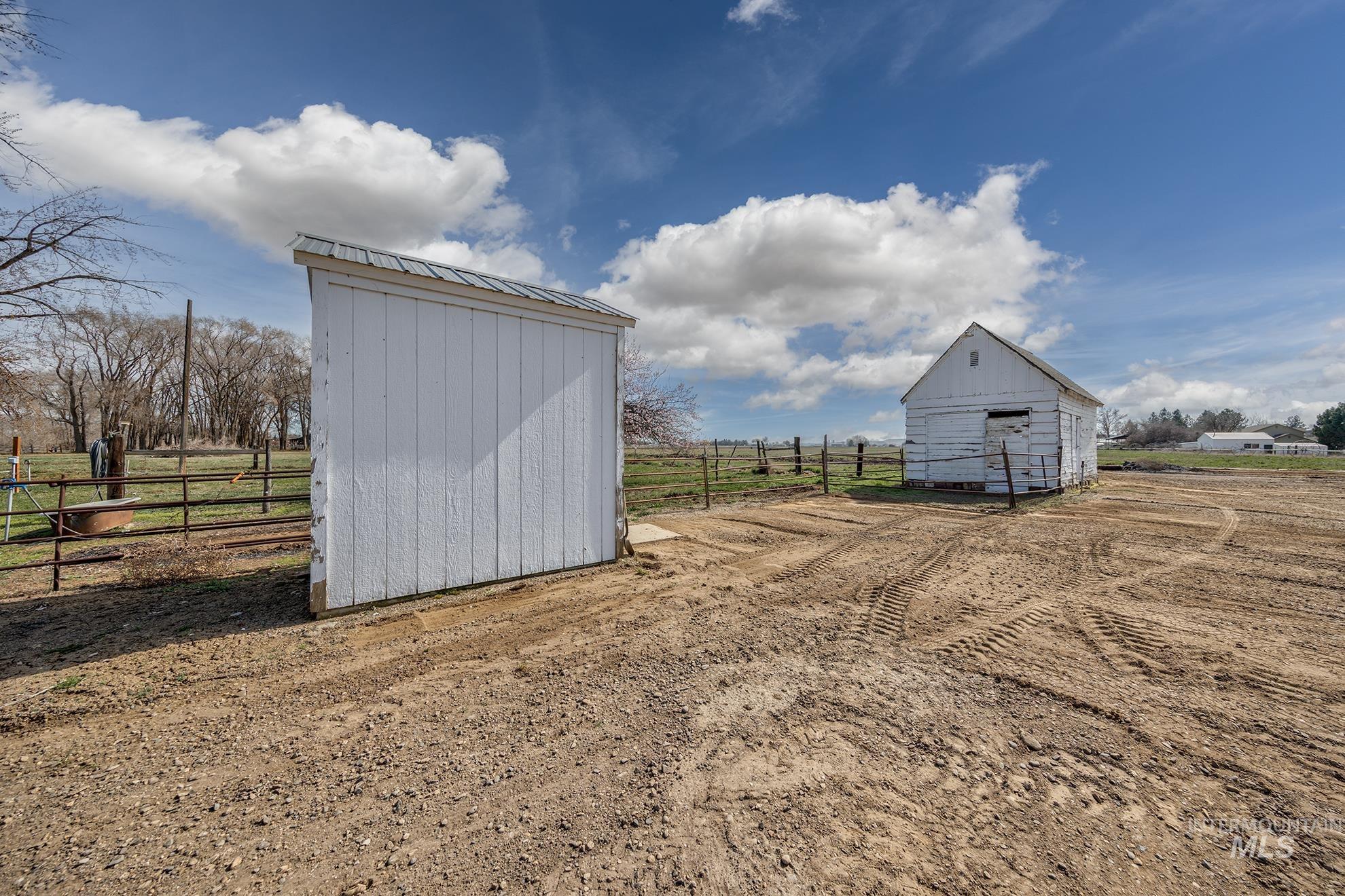 1009 County Road 70 Weiser, ID 83672 - Photo 37 of 48 View of outbuilding featuring a rural view