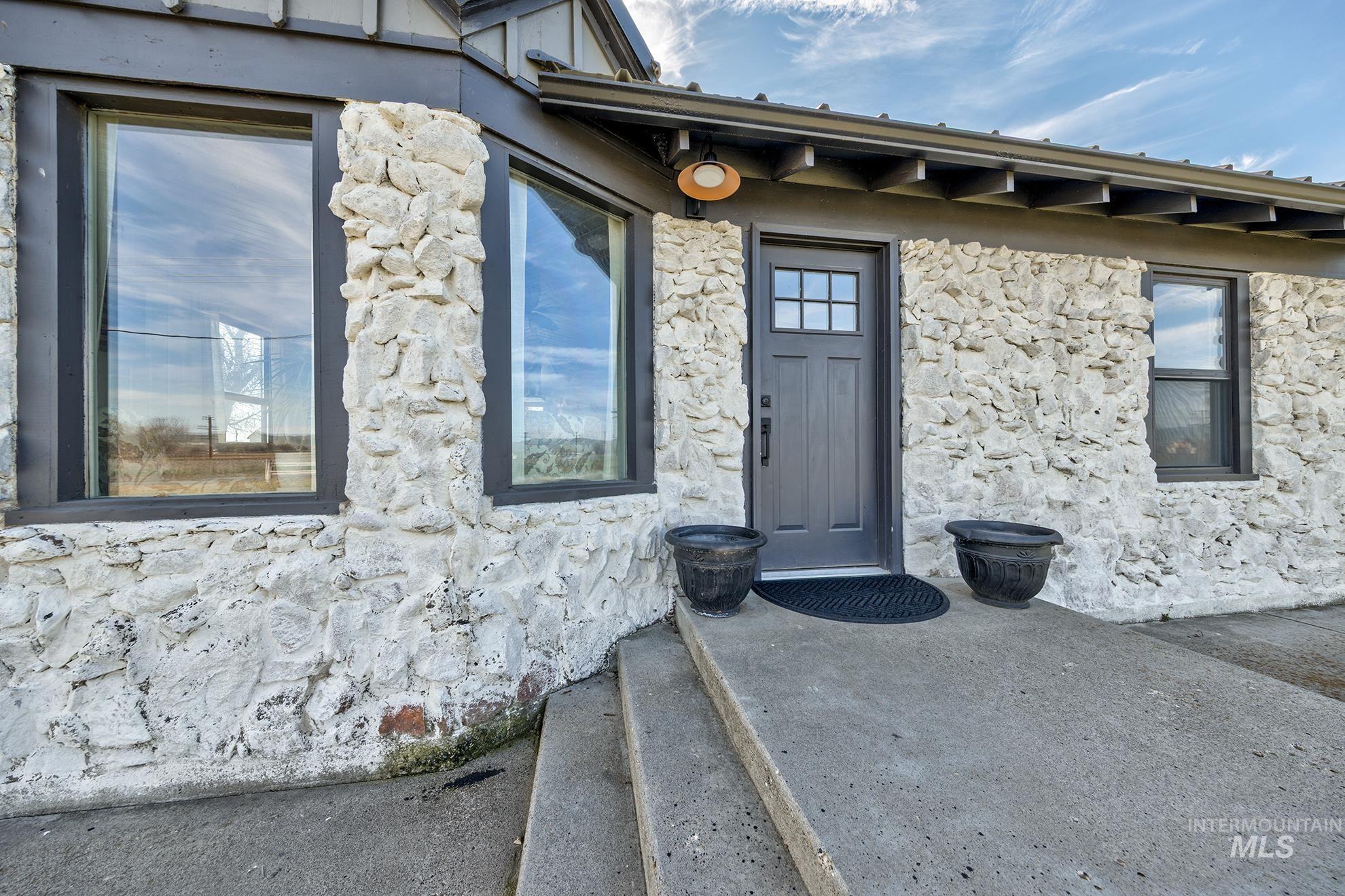 1009 County Road 70 Weiser, ID 83672 - Photo 4 of 48 Entrance to property featuring stone siding and a patio area