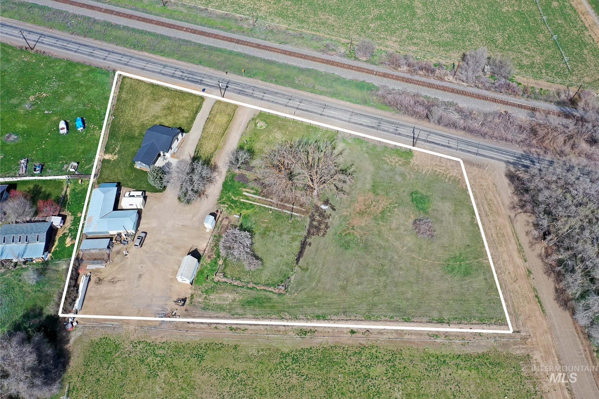 1009 County Road 70 Weiser, ID 83672 - Photo 41 of 48 Aerial view of sparsely populated area with property parcel outlined