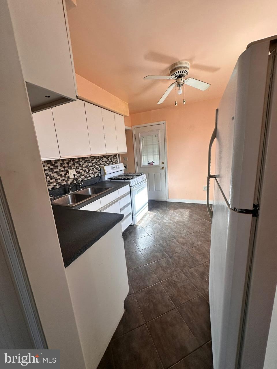 156 Riggins Boulevard Deptford, NJ 08096 - Photo 6 of 13 Gallery Image 6