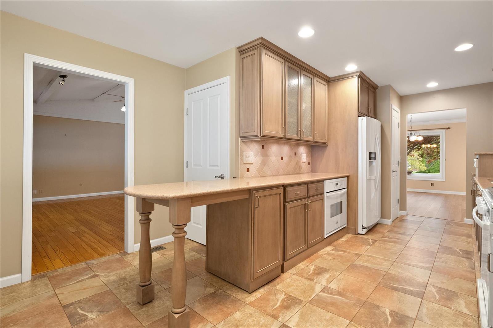 1871 Clover Ridge Court Chesterfield, MO 63017 - Photo 11 of 46 Gallery Image 11
