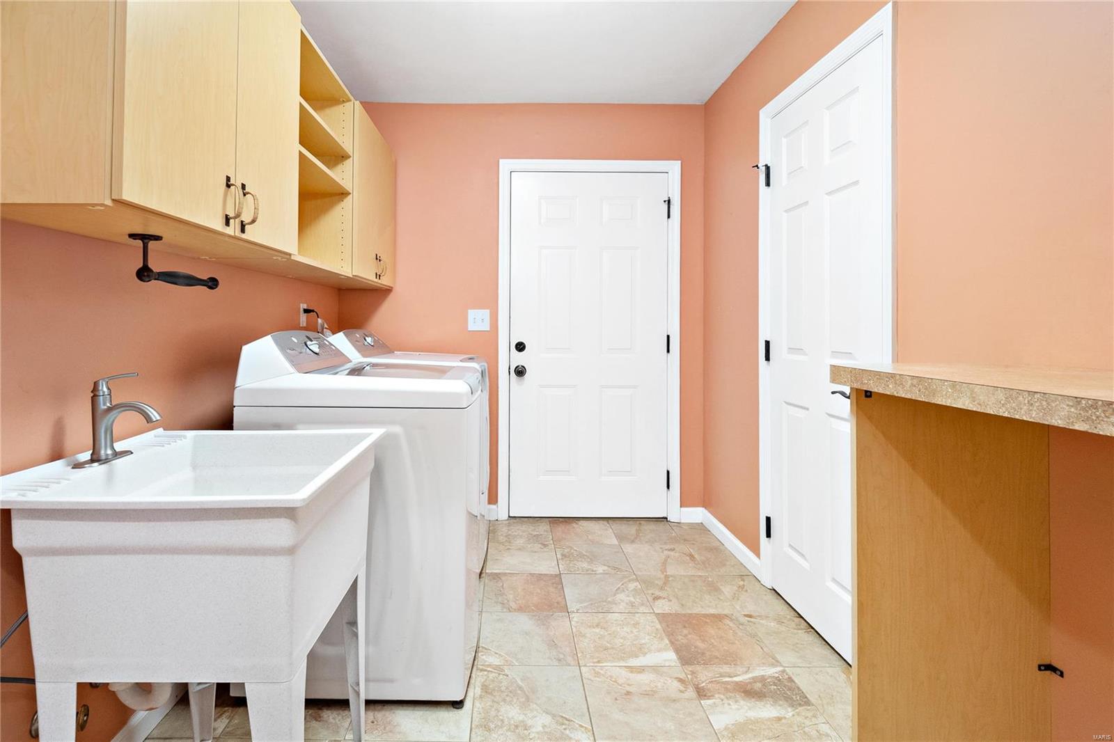 1871 Clover Ridge Court Chesterfield, MO 63017 - Photo 15 of 46 Gallery Image 15
