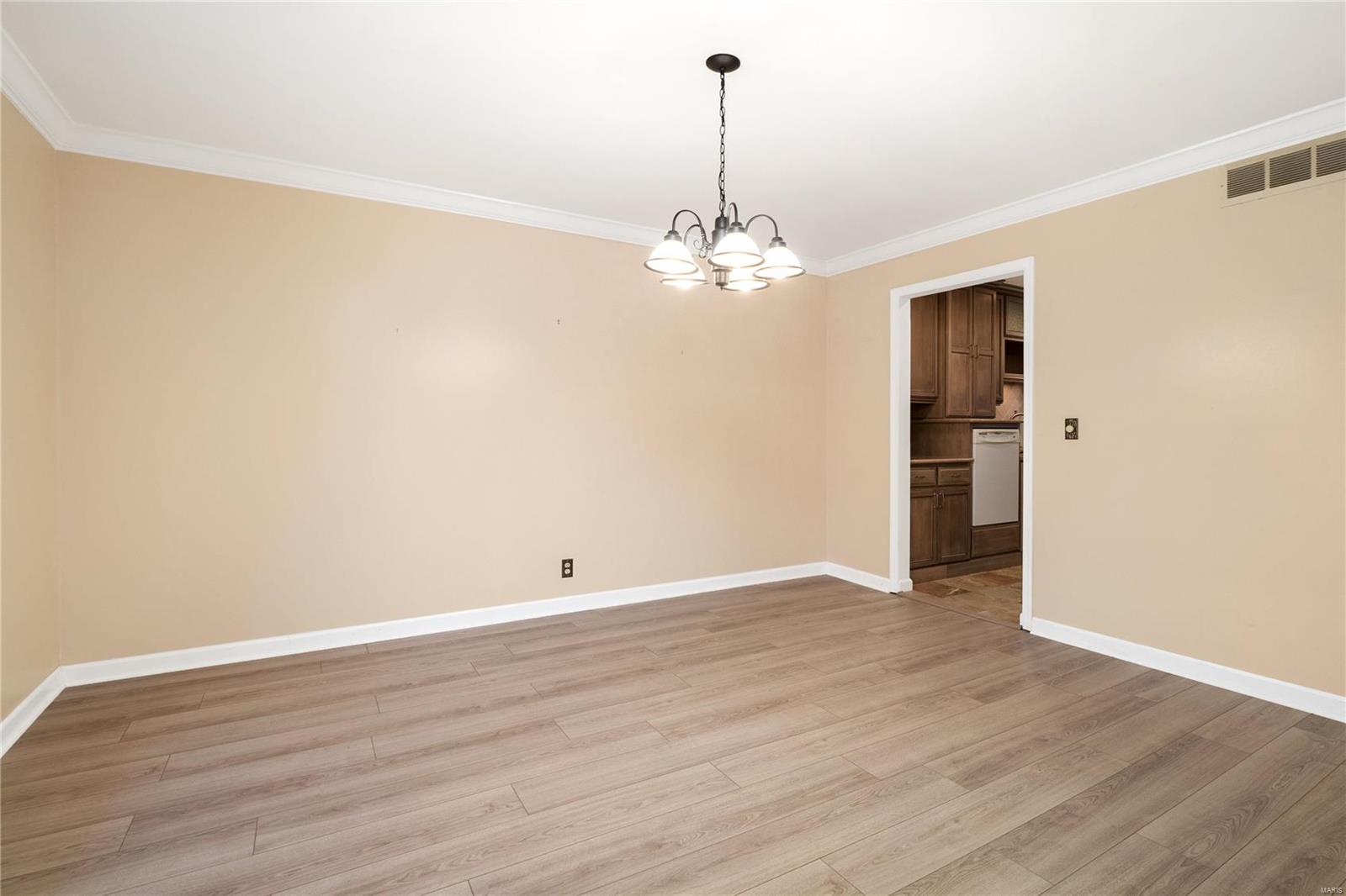 1871 Clover Ridge Court Chesterfield, MO 63017 - Photo 6 of 46 Gallery Image 6