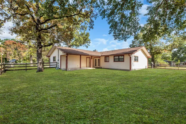 a view of a house with a backyard