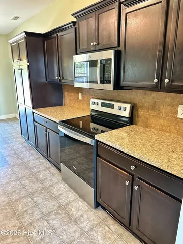 $2,300 | 908 Merlin Court, Jacksonville, NC 28546