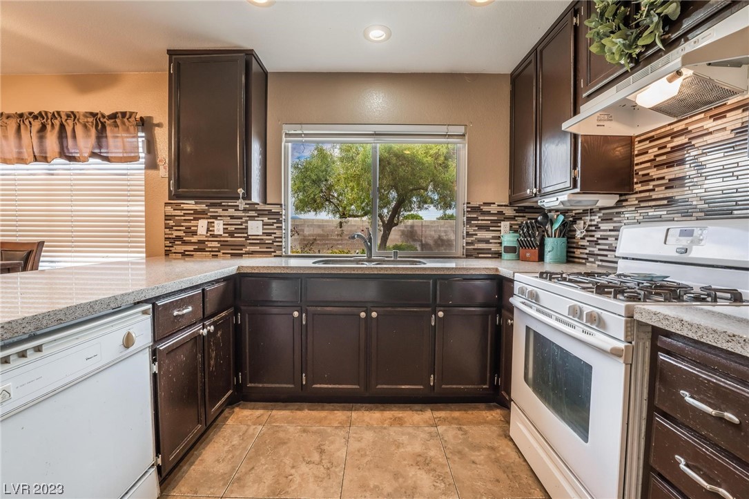 2636 Ridgewater Circle Henderson, NV 89074 - Photo 5 of 39