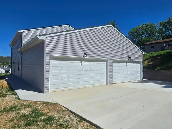$330,000 | 190 Powers Way, Unit 1 & 2, Aurora, IN 47001