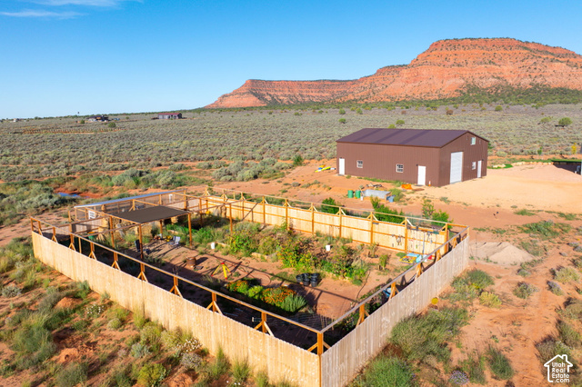 215 South Copper Road East Kanab, UT 84741 - Photo 5 of 41 Large fenced in garden