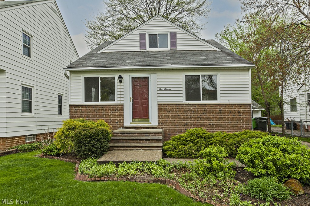 1016 Argonne Road Cleveland, OH 44121 - Photo 1 of 25 Gallery Image 1