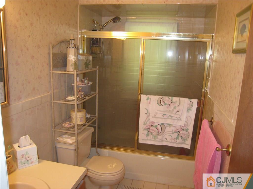 71 Rieder Road Edison, NJ 08817 - Photo 12 of 25 Gallery Image 12