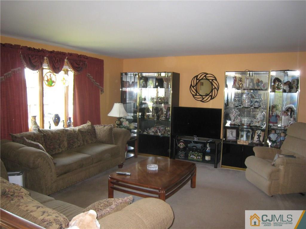 71 Rieder Road Edison, NJ 08817 - Photo 3 of 25 Gallery Image 3