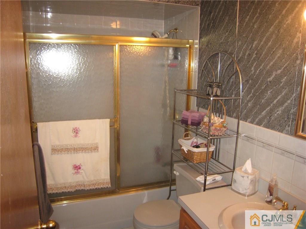 71 Rieder Road Edison, NJ 08817 - Photo 21 of 25 Gallery Image 21