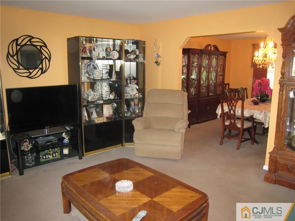 71 Rieder Road Edison, NJ 08817 - Photo 4 of 25 Gallery Image 4