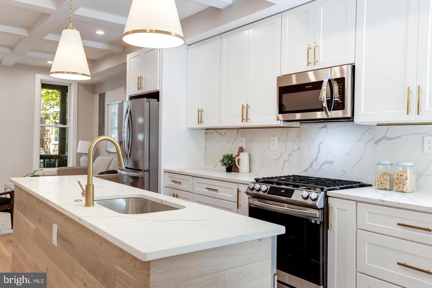 620 Columbia Road Northwest Washington, DC 20001 - Photo 11 of 61 Calacatta backsplash