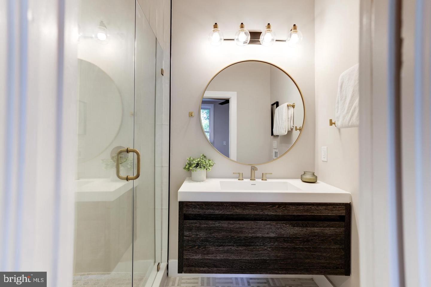 620 Columbia Road Northwest Washington, DC 20001 - Photo 35 of 61 Owner's bath