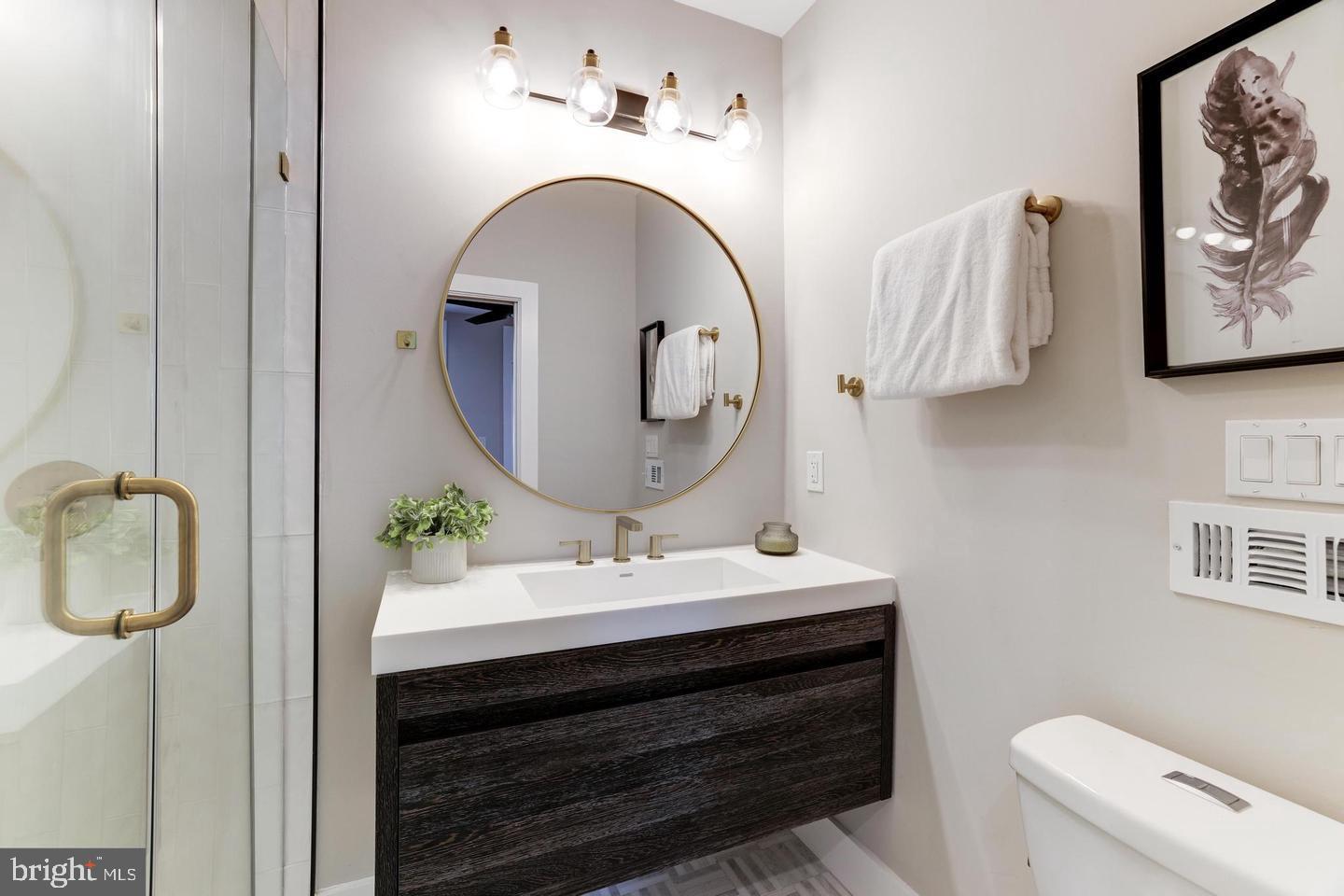 620 Columbia Road Northwest Washington, DC 20001 - Photo 37 of 61 Owner's bath
