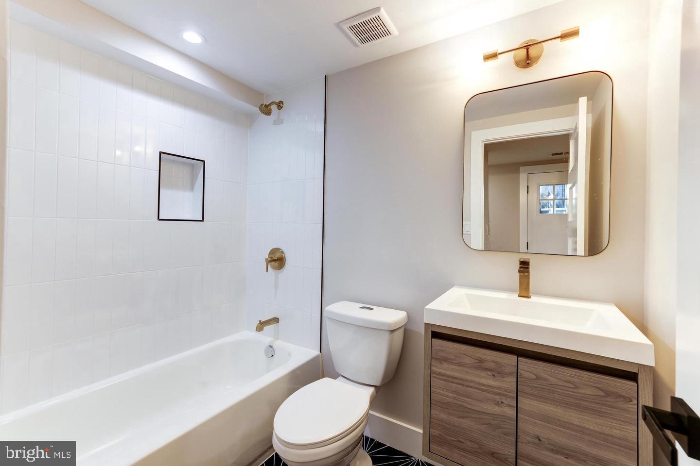 620 Columbia Road Northwest Washington, DC 20001 - Photo 48 of 61 Basement bath