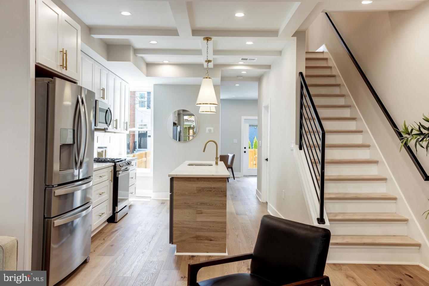 620 Columbia Road Northwest Washington, DC 20001 - Photo 8 of 61 Rooms filled with light!