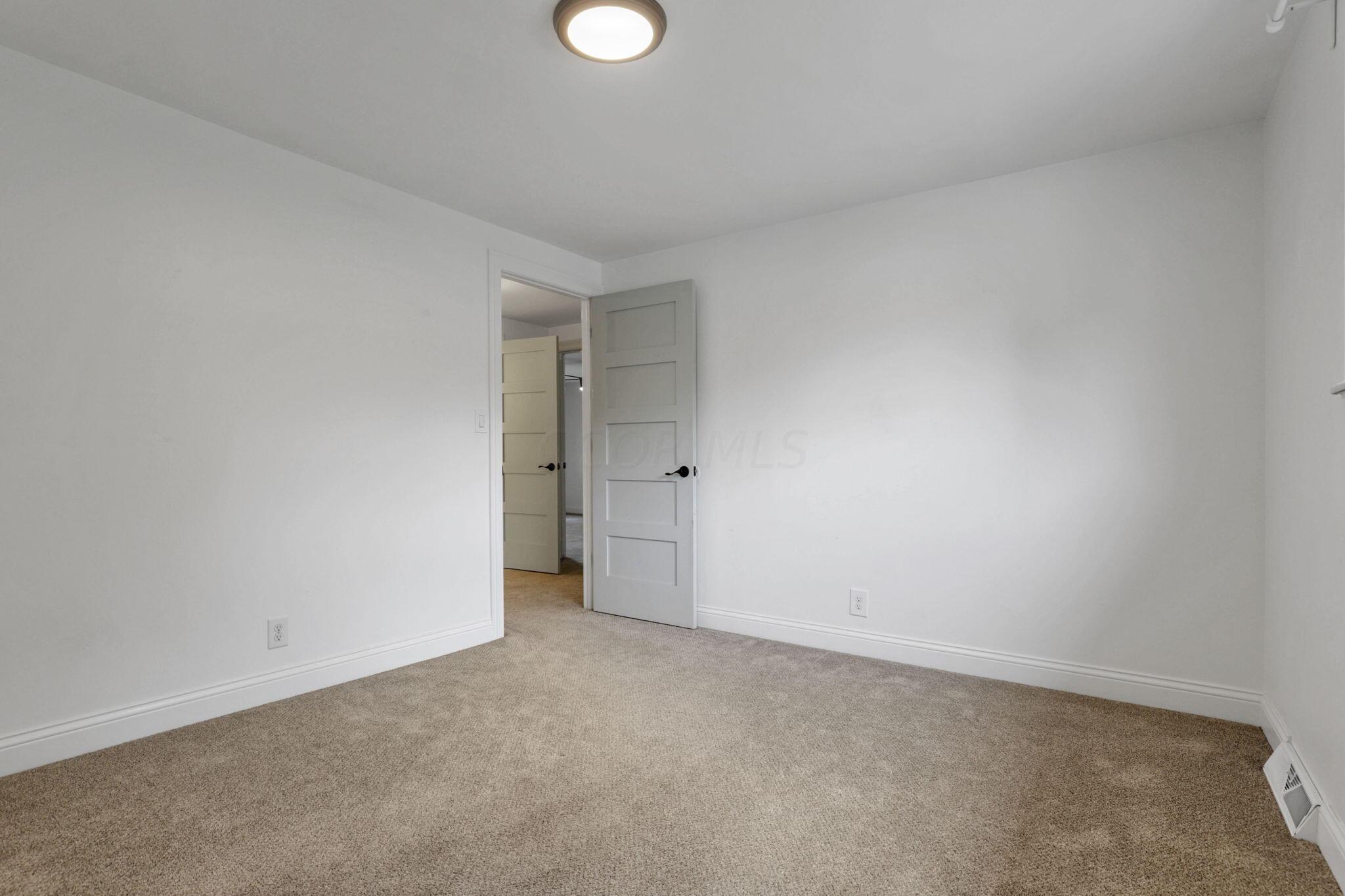 154 Landover Road Columbus, OH 43230 - Photo 30 of 47 Bedroom 2