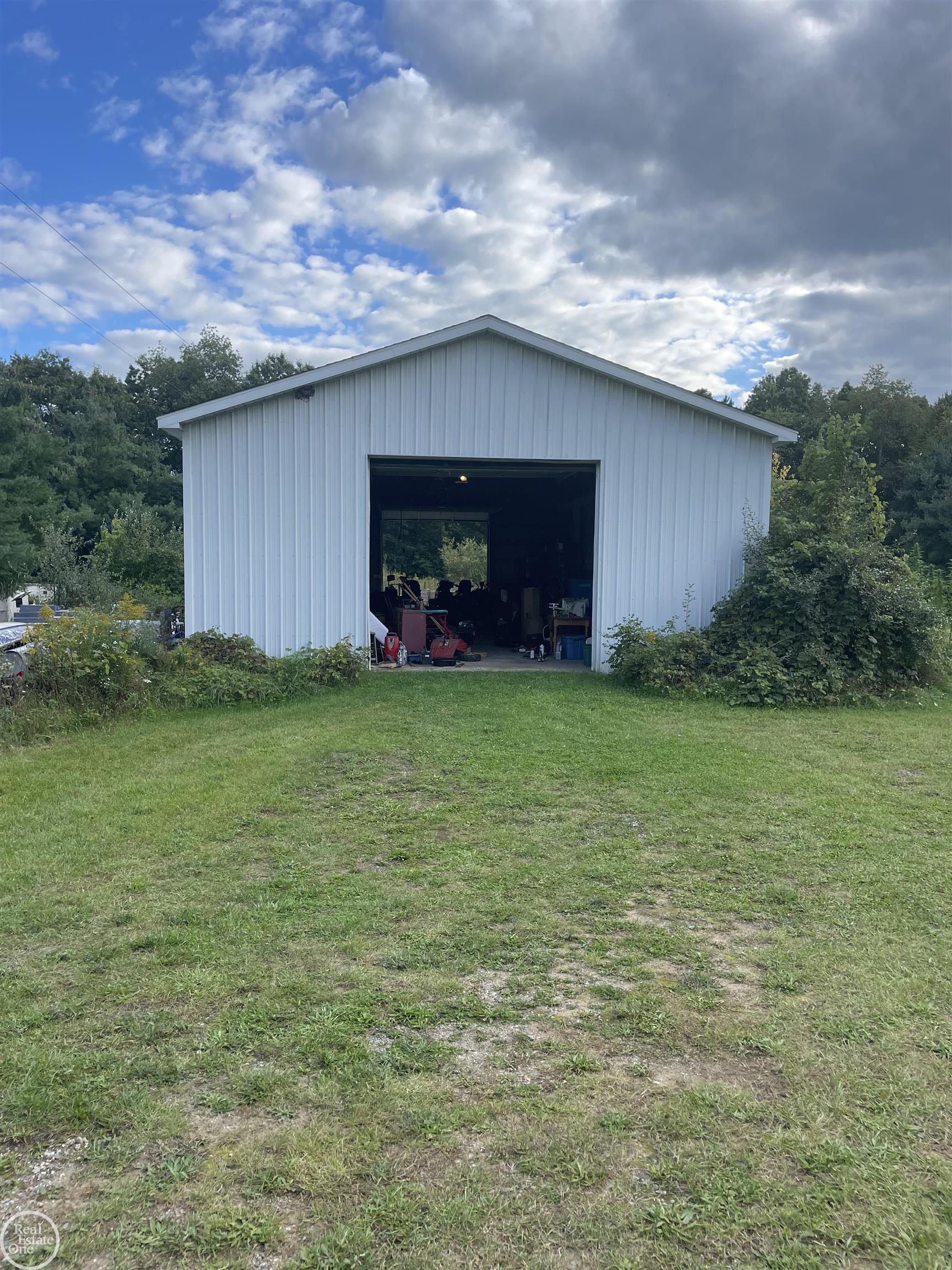 13665 Rattalee Lake Road Davisburg, MI 48350 - Photo 20 of 28 50122597-19.JPG