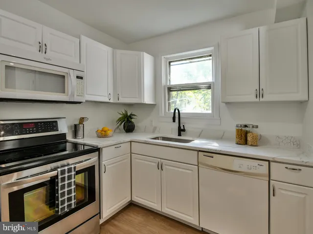 $2,600 | 108 New Jersey Avenue Northwest, Glen Burnie, MD 21061